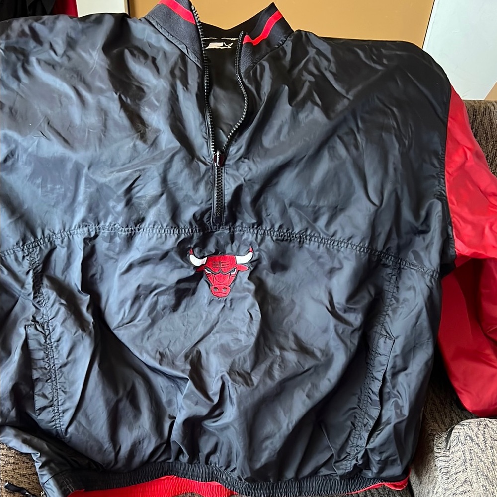 Chicago Bulls Black and Red used vintage reversible Windbreaker